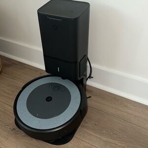 iRobot Roomba i3+ EVO 3556 Wi-Fi Connected Self-Emptying